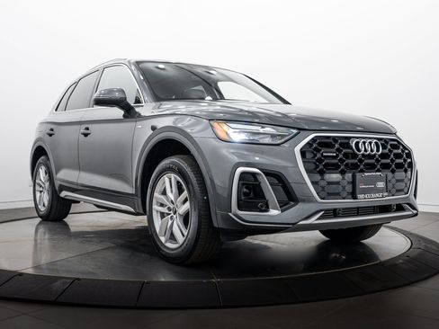 Certified 2023 Audi Q5 2.0T Premium w/ Convenience Package AWD/4WD image 1
