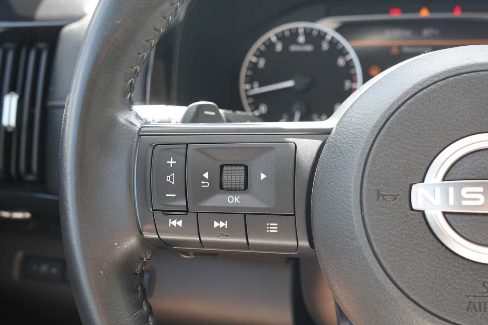 Used 2024 Nissan Pathfinder SV FWD image 14