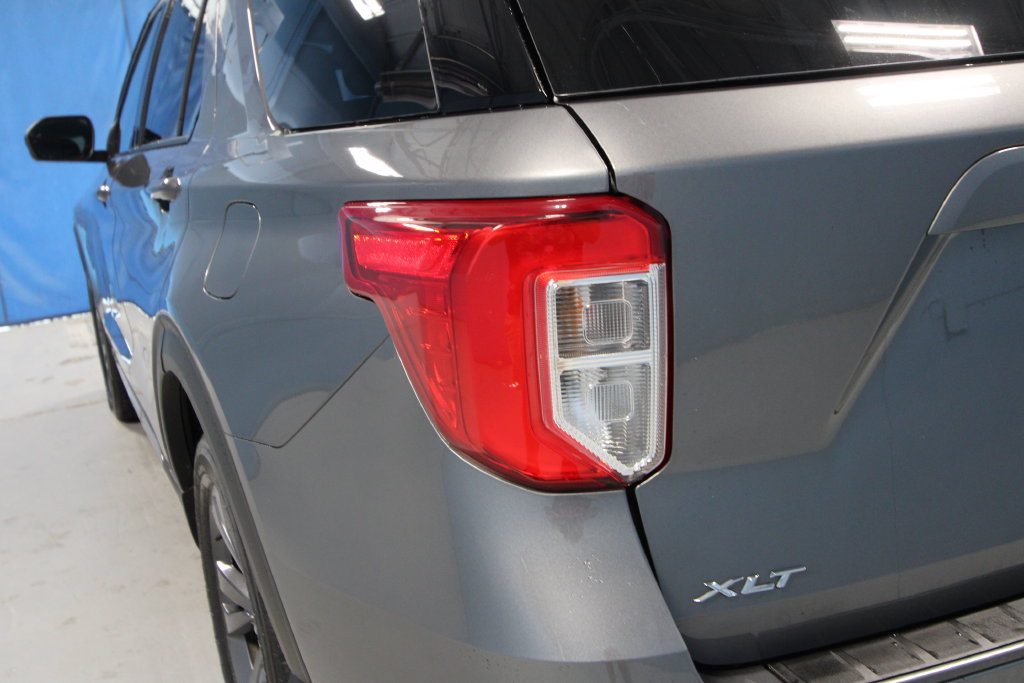 Used 2023 Ford Explorer XLT w/ Equipment Group 202A AWD/4WD image 39