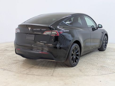 Used 2023 Tesla Model Y Long Range image 9