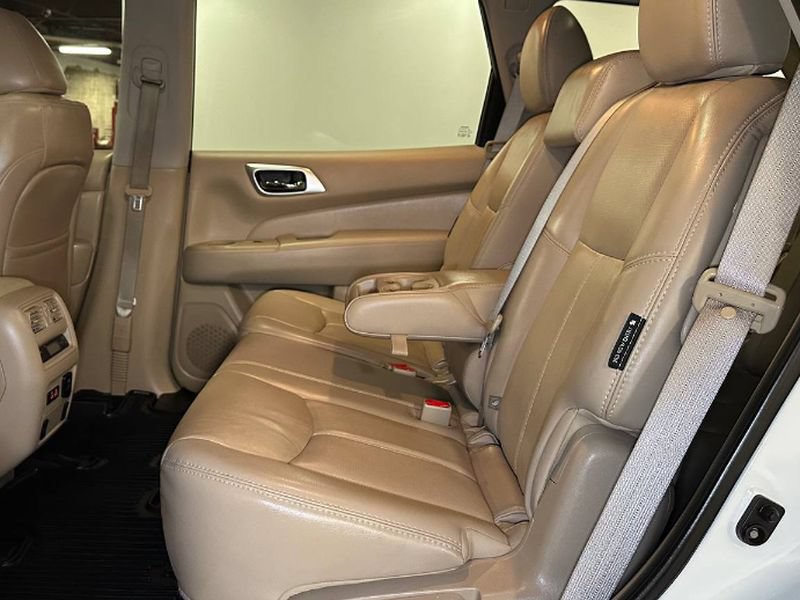 Used 2020 Nissan Pathfinder Platinum FWD image 22