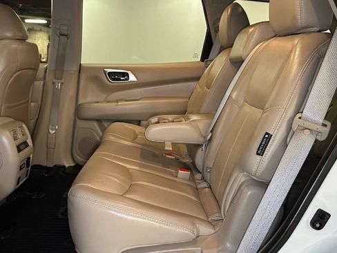Used 2020 Nissan Pathfinder Platinum FWD image 22