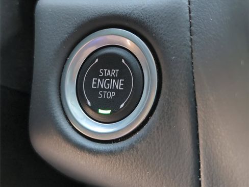 Used 2024 GMC Yukon XL SLT image 15