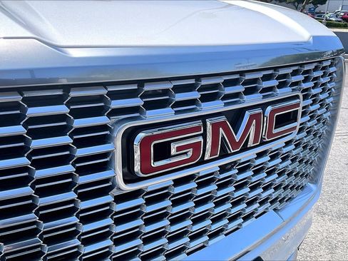 Used 2024 GMC Yukon Denali AWD/4WD image 30