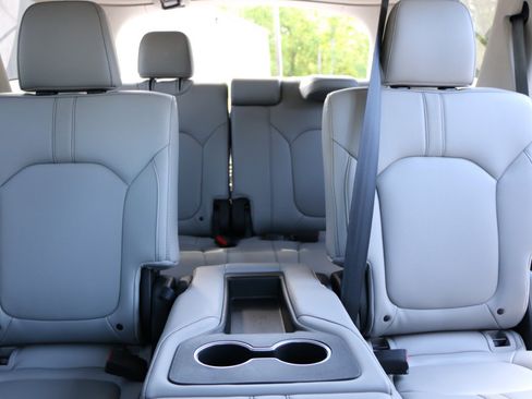 Used 2025 Honda Pilot EX-L image 31