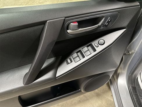 Used 2011 MAZDA MAZDA3 i Touring image 19