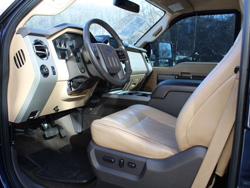 Used 2013 Ford F250 Lariat w/ Lariat Interior Pkg image 16