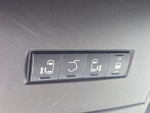 Used 2019 Dodge Grand Caravan SXT w/ Rear Park Assist Package FWD image 32