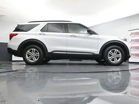 Used 2024 Ford Explorer XLT w/ Equipment Group 202A AWD/4WD image 36