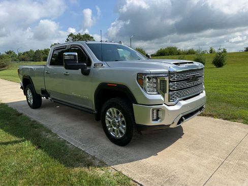 Used 2022 GMC Sierra 3500 Denali w/ Technology Package AWD/4WD image 7
