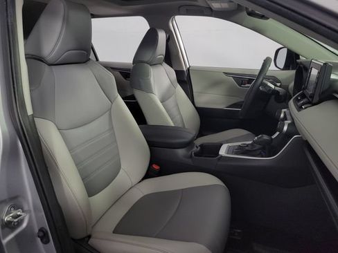 Used 2022 Toyota RAV4 XLE Premium AWD/4WD image 15