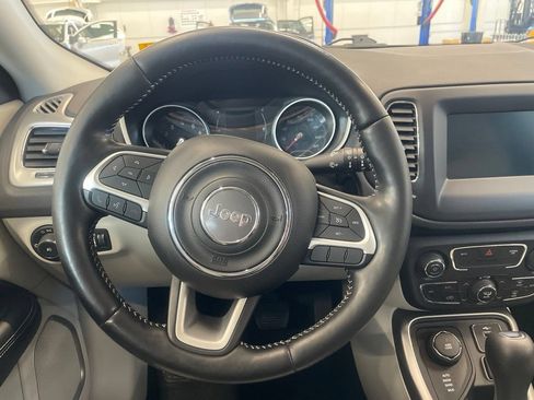 Used 2020 Jeep Compass Latitude w/ Cold Weather Group AWD/4WD image 7