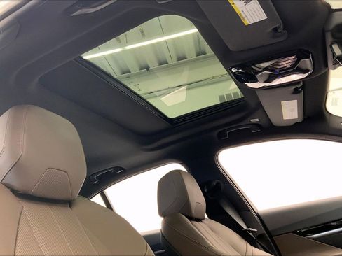 Used 2024 BMW 530i xDrive w/ Convenience Package image 28