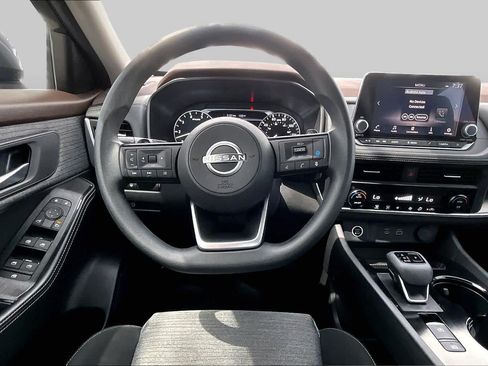 Used 2023 Nissan Rogue SV FWD image 6