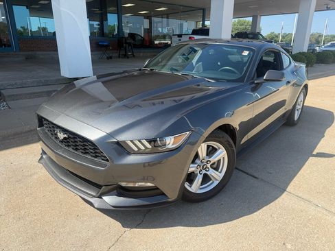 Used 2017 Ford Mustang Coupe RWD image 5