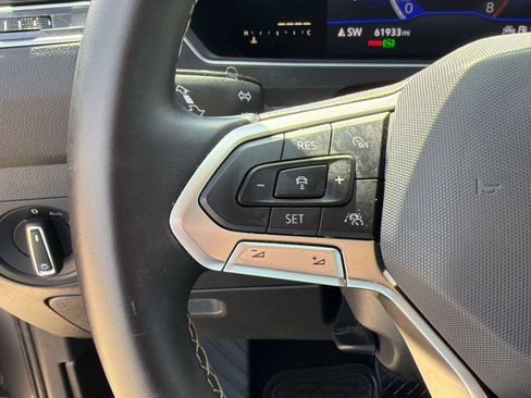 Used 2022 Volkswagen Tiguan SE FWD image 14