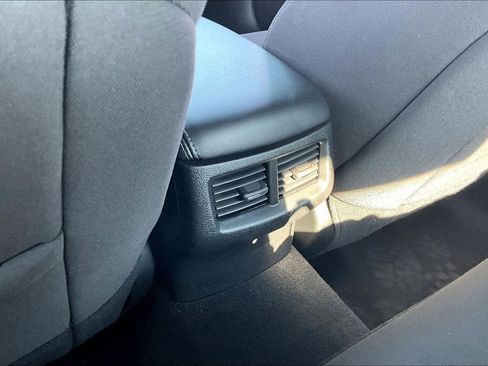 Used 2022 Dodge Challenger SXT w/ Driver Convenience Group image 10