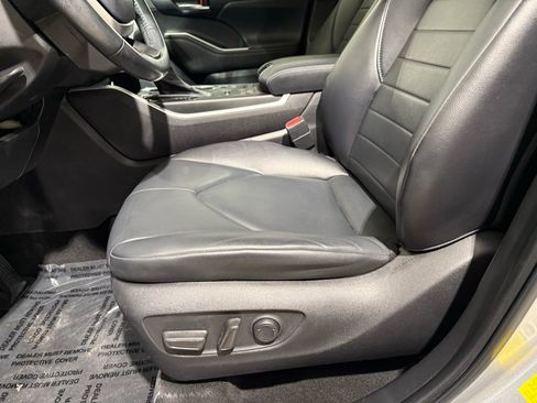 Certified 2022 Toyota Highlander XLE image 14