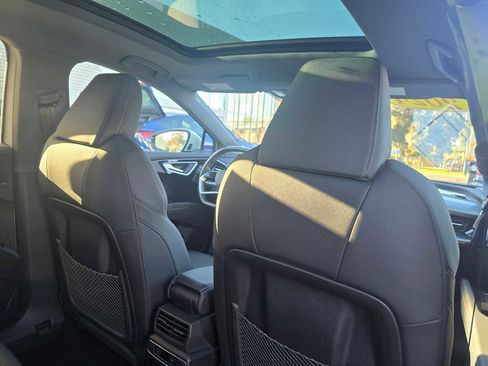 Used 2024 Audi Q4 e-tron Prestige w/ Black Optic Plus Package image 15