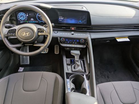 Certified 2025 Hyundai Elantra SEL FWD image 13