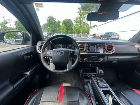 Used 2023 Toyota Tacoma TRD Sport w/ Technology Package AWD/4WD image 15