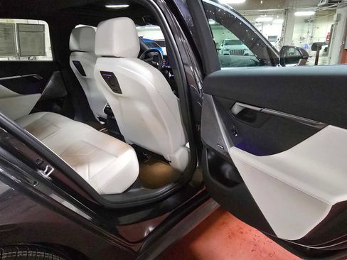 Used 2024 BMW 530i xDrive w/ Convenience Package image 27