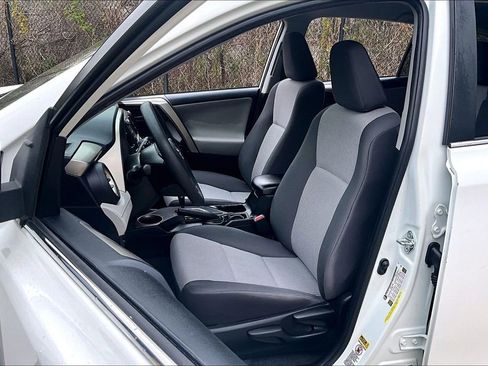 Used 2015 Toyota RAV4 LE image 31