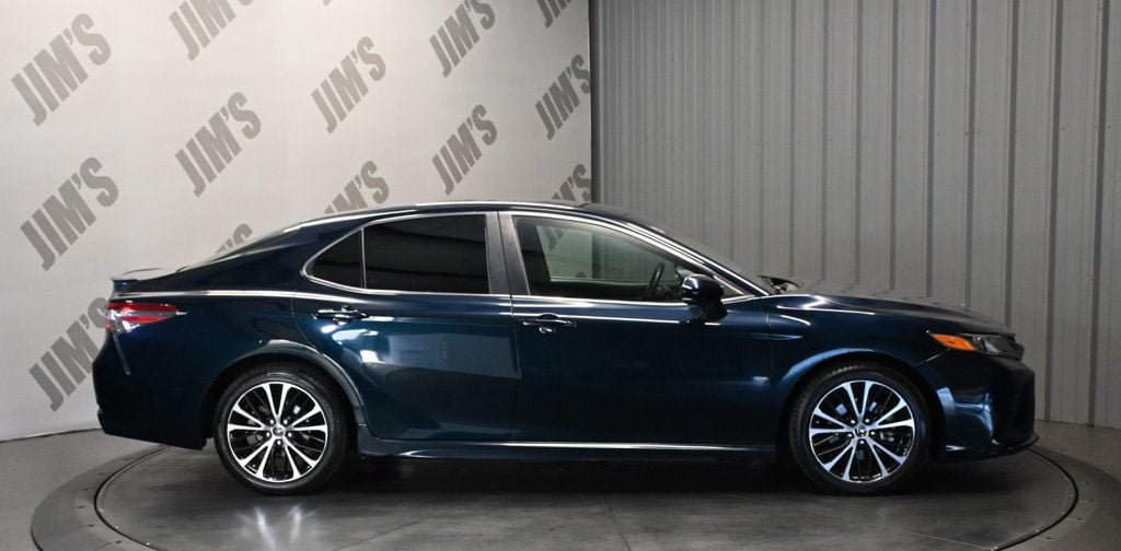 Used 2018 Toyota Camry SE FWD image 4