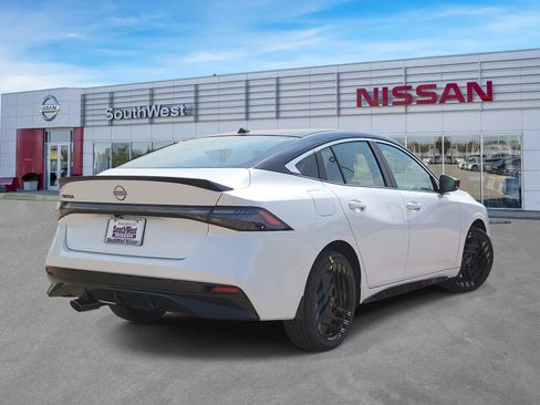 New 2027 Nissan Sentra SR w/ Floor Mat Package FWD image 5