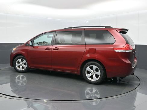 Used 2012 Toyota Sienna LE w/ Towing Pkg FWD image 5