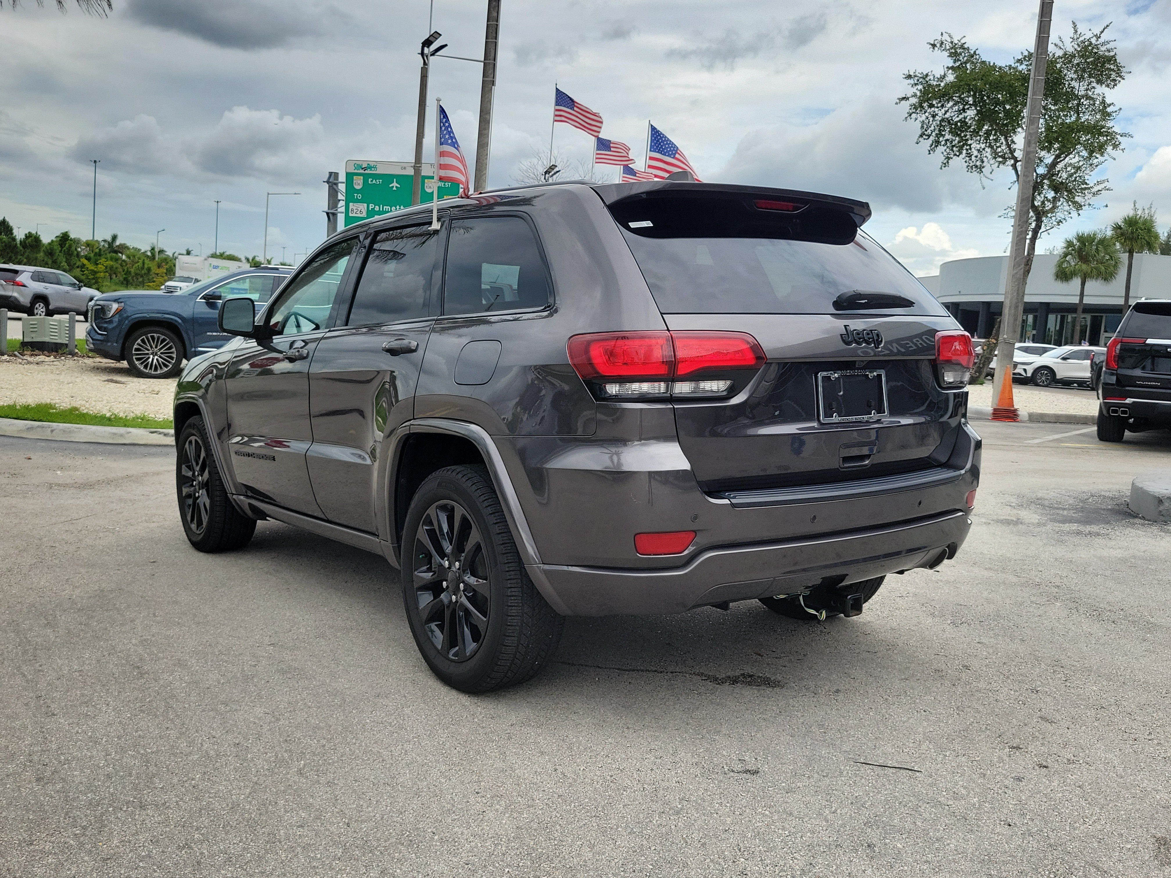 Used 2019 Jeep Grand Cherokee Altitude RWD image 7