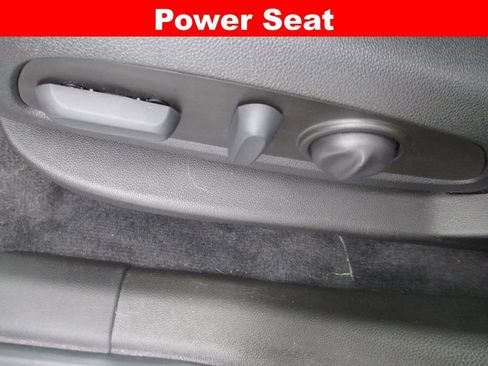 Used 2023 Chevrolet Traverse RS AWD/4WD image 28