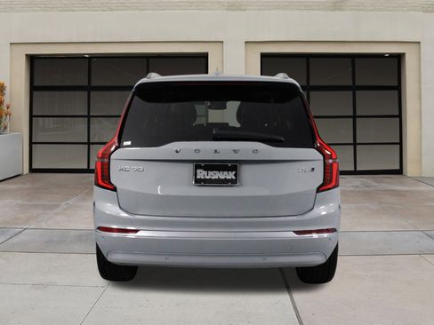 New 2025 Volvo XC90 B6 Core w/ Protection Package Premier image 4