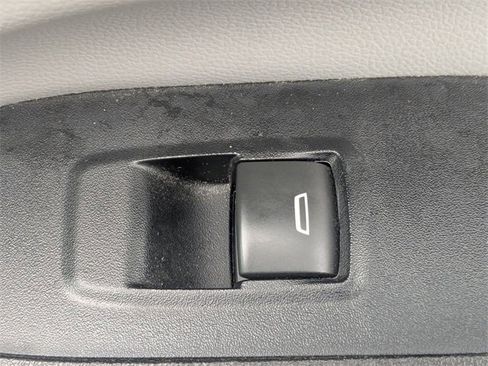 Used 2019 Chevrolet Equinox Premier image 32