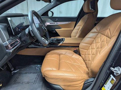 Used 2023 BMW 740i image 11