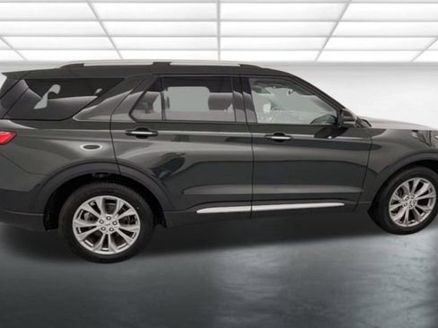 Used 2022 Ford Explorer Limited w/ Equipment Group 301A AWD/4WD image 8