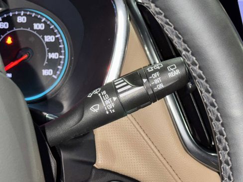 Used 2024 Chevrolet Equinox Premier image 11