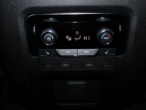 New 2025 Chevrolet Suburban Premier image 31