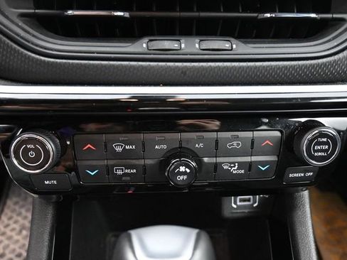 Used 2025 Jeep Compass Trailhawk image 22