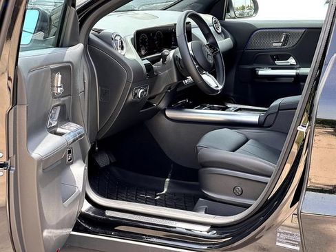 Certified 2025 Mercedes-Benz GLA 250 image 10