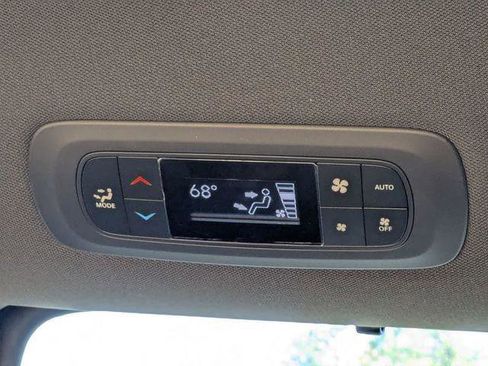 Certified 2020 Chrysler Pacifica Touring-L w/ Advanced Safetytec Group image 22