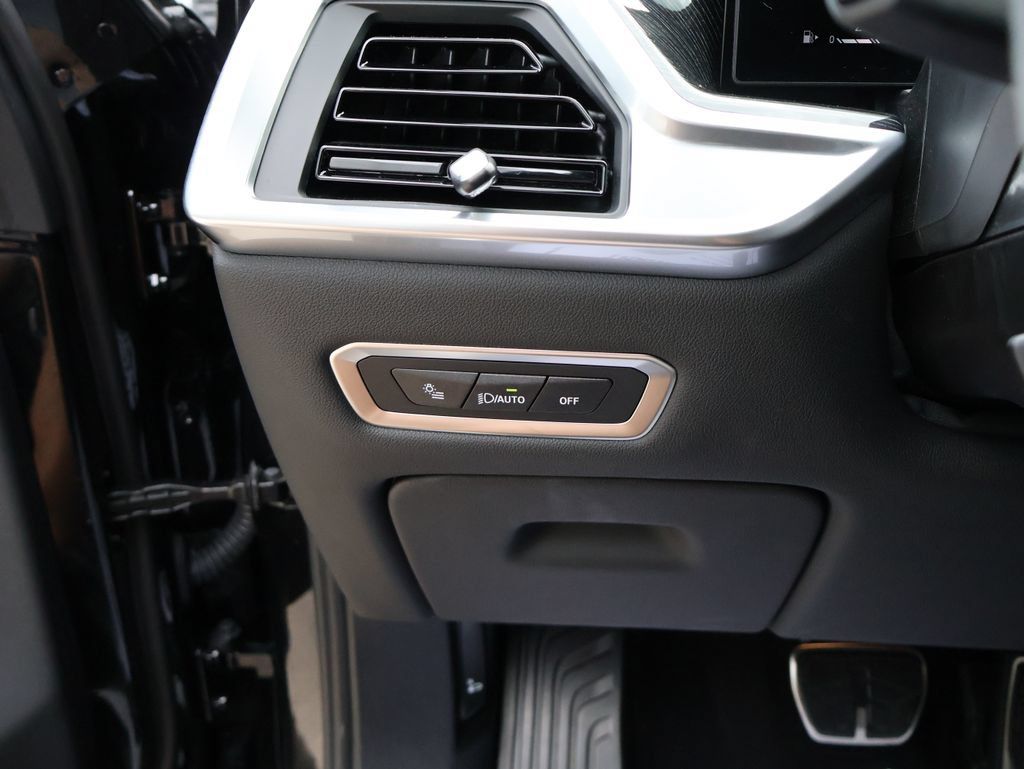 Used 2026 BMW X7 xDrive40i w/ Executive Package AWD/4WD image 40