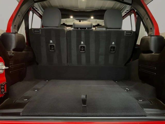Used 2025 Jeep Wrangler Unlimited Sahara w/ Safety Group AWD/4WD image 81