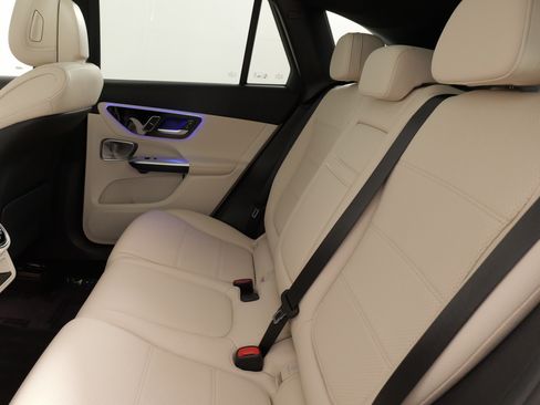 Used 2023 Mercedes-Benz GLC 300 4MATIC image 36