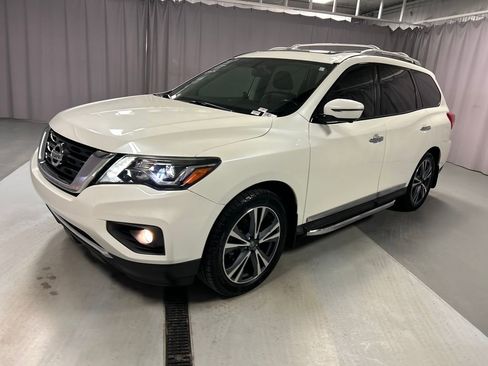 Used 2019 Nissan Pathfinder Platinum w/ Cargo Package image 3