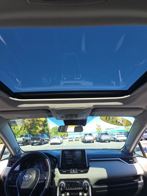 Used 2020 Toyota RAV4 XLE Premium AWD/4WD image 23