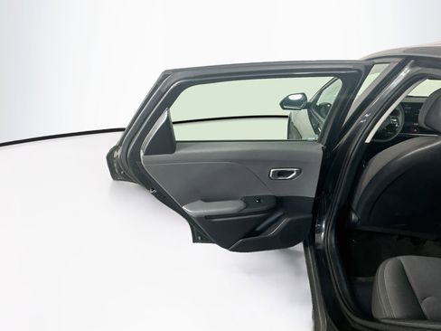 Used 2025 Kia K4 FWD image 25
