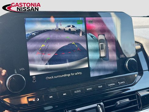 Used 2024 Nissan Pathfinder SL image 18