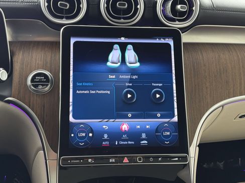 Used 2023 Mercedes-Benz GLC 300 4MATIC image 21