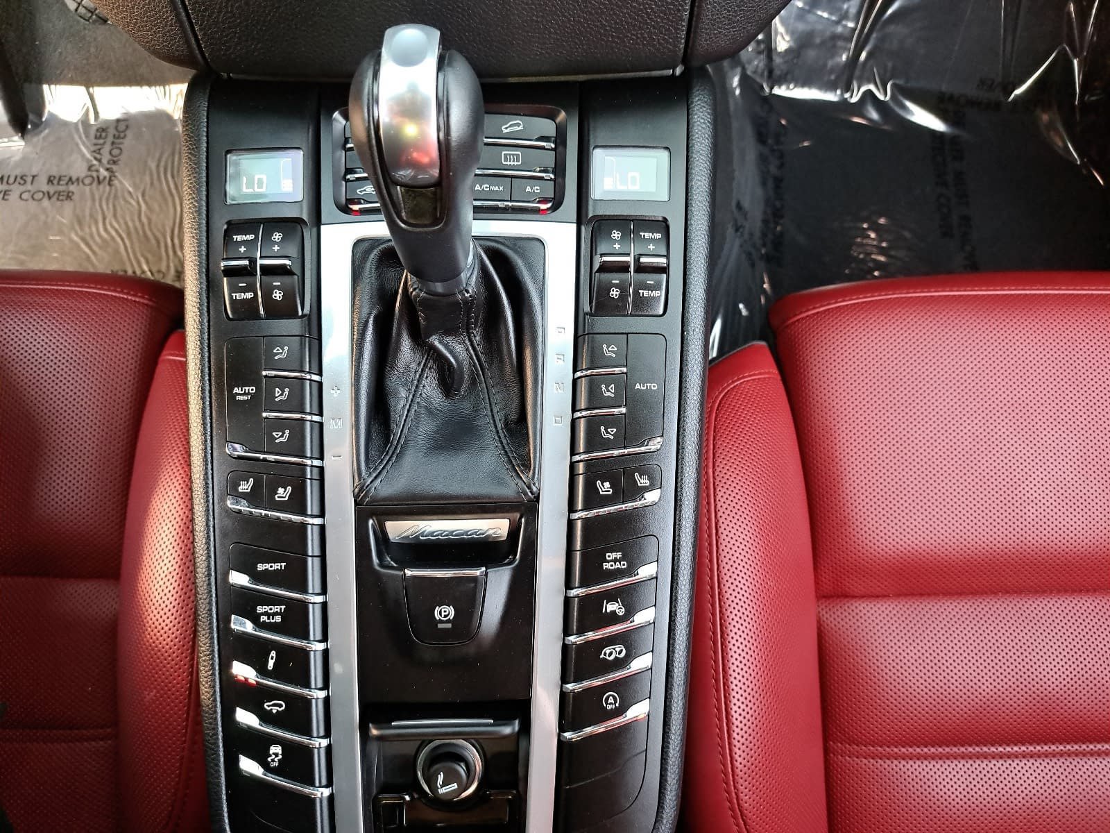 Used 2018 Porsche Macan Turbo AWD/4WD image 27